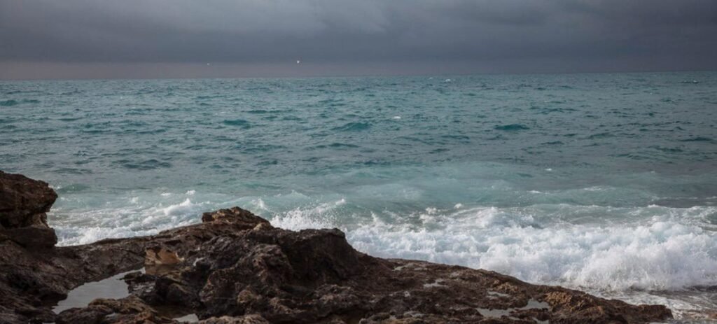 Tunisie : des experts de l’ONU dénoncent des abus et des manœuvres dangereuses lors de l’interception de migrants en mer